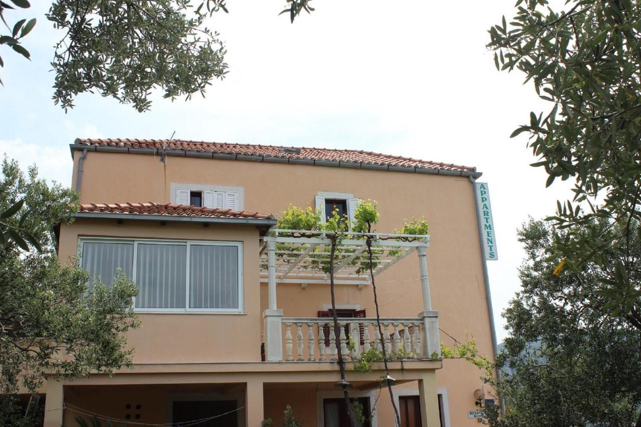 Apartments Baldo Slano Buitenkant foto